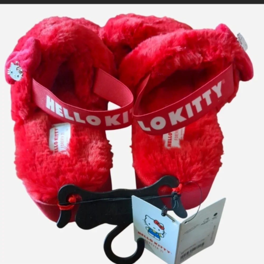 🎀 ✨RARE✨ Hello Kitty x Forever 21 Red Faux Fur Platforms New M - Picture 4 of 7